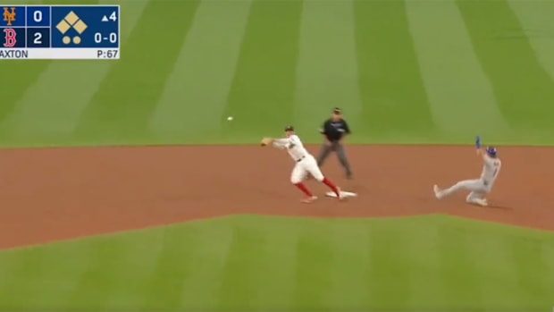 Egregious Red Sox Throwing Error Enables Mets’ McNeil to Score on Routine Single